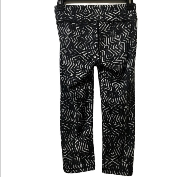 Live Love Dream Activewear Capri Leggings Small - Picture 2 of 5